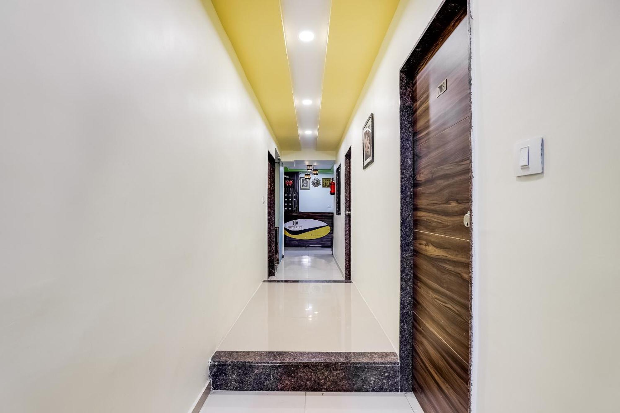 Collection O Hotel Alice Ahmadabad Zewnętrze zdjęcie